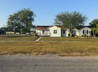 512 E 2nd St, Bishop, TX 78343