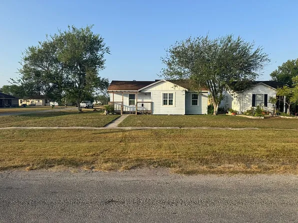 512 E 2nd St, Bishop, TX 78343