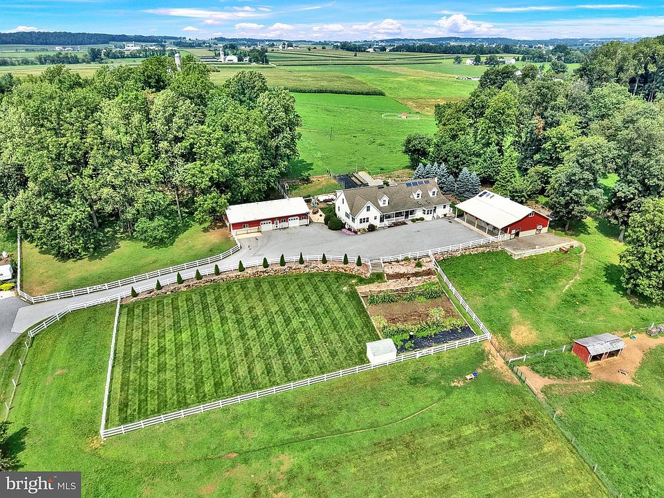 1st image of 942 Valley Rd