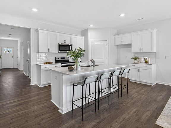 4th image of 165 Charlies Bend Way
