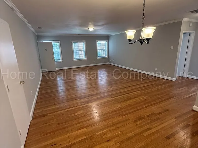 805 W End Blvd #B-10 — Photo 3