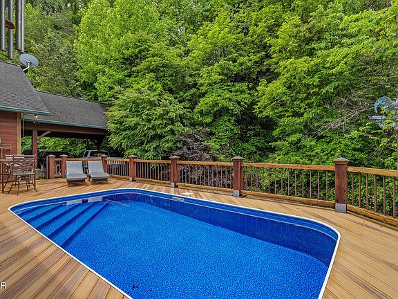 15th image of 1319 Licklog Hollow Rd