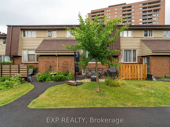 2610 Draper Ave #12, Ottawa, ON K2H 8X8