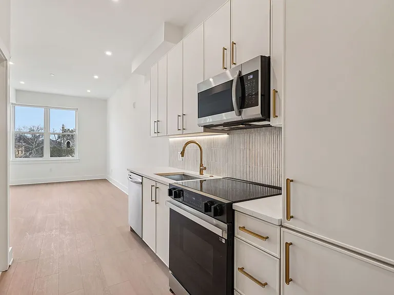 20 West — Photo 127