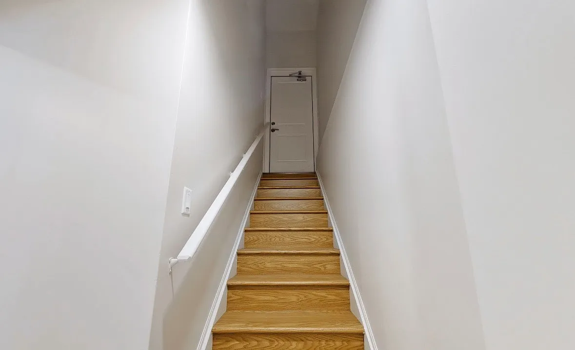 2 bed, 850 sqft, $1,999 — Photo 3