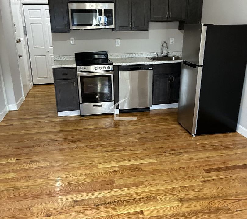 2nd image of 1128 Commonwealth Ave APT 1