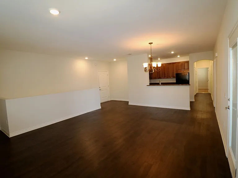Santa Barbara Luxury Apartment Homes — Photo 3