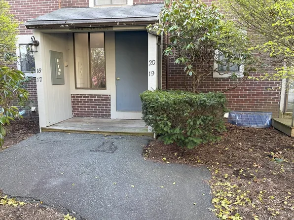 825 W Main St #17, Barnstable, MA 02630