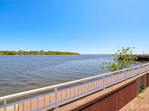 368 Rector St Unit 419, Perth Amboy, NJ 08861