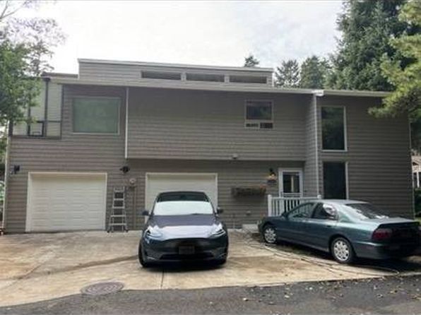 1253 NE East Lagoon Dr