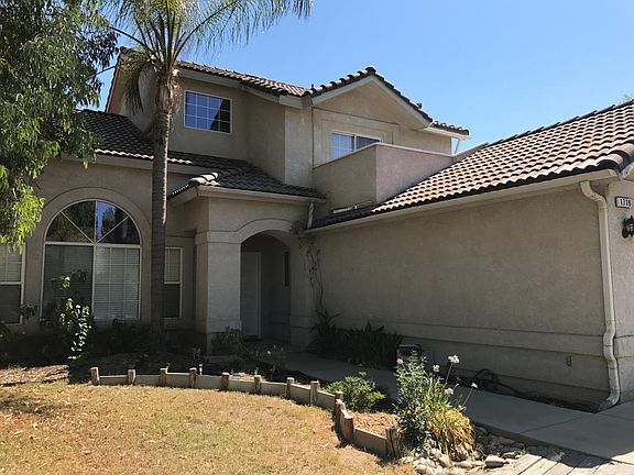 3rd image of 1739 E Pryor Dr