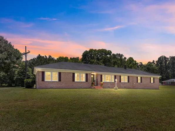 8482 Cut Thru Rd, Zuni, VA 23898