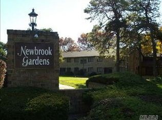 6 Pinebrook Pl, Bay Shore, NY 11706