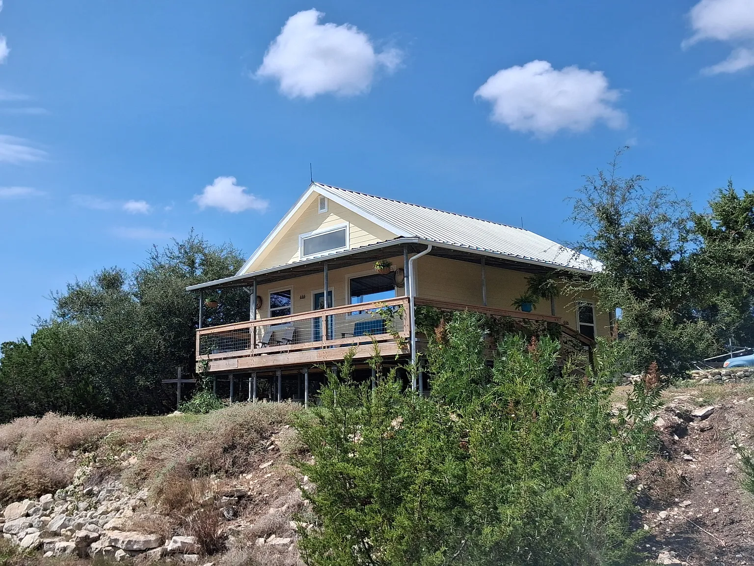 2 bed, 900 sqft, $1,550 — Photo 1