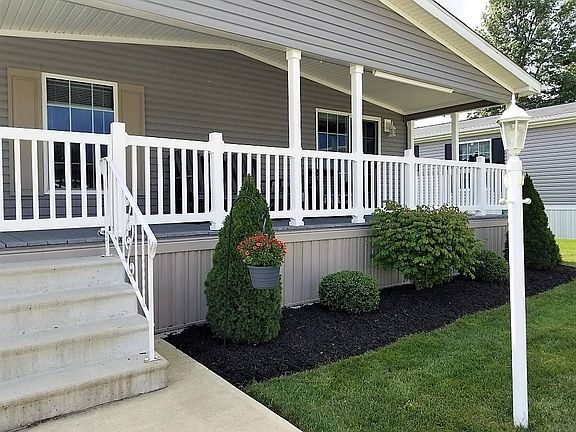 3rd image of 220 Pin Oak Cir
