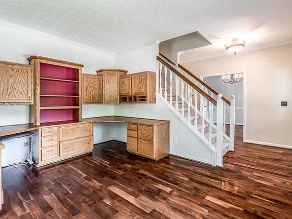 4th image of 370 Timber Laurel Ln