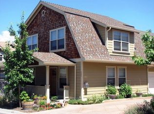862 Blackberry Ln, Ashland, OR