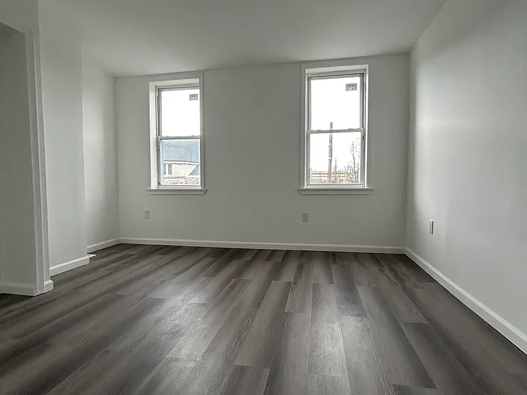 4922 Saybrook Ave — Photo 13