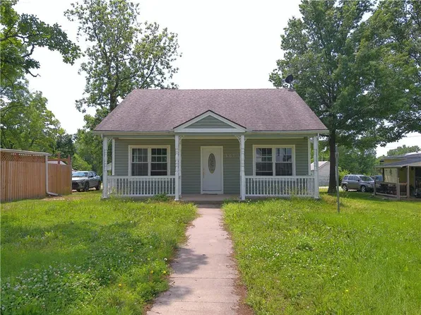 503 W Shawnee St, Paola, KS 66071