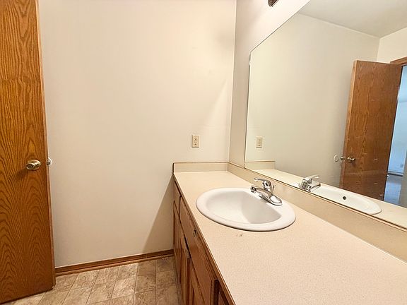 4th image of 385 S Teehee Dr #8