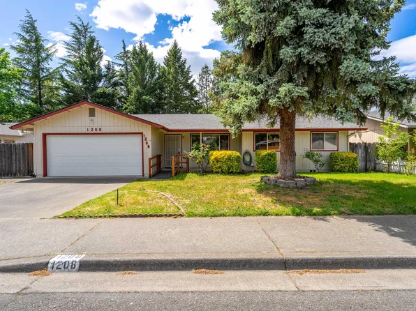 1208 SW Cottonwood St, Grants Pass, OR 97526