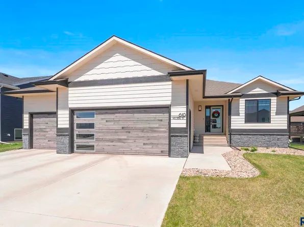 610 Hillside St, Harrisburg, SD 57032