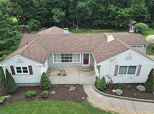 110 Carson Dr, Chardon, OH 44024