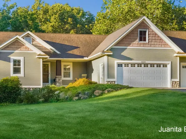 3431 Autumn Wood Dr, Hamilton, MI 49419