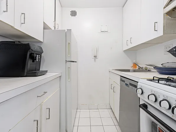 209 East 56th Street image 8 of 8
