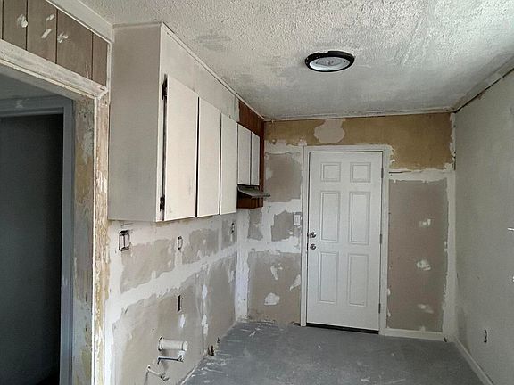 4th image of 532 Nelson St