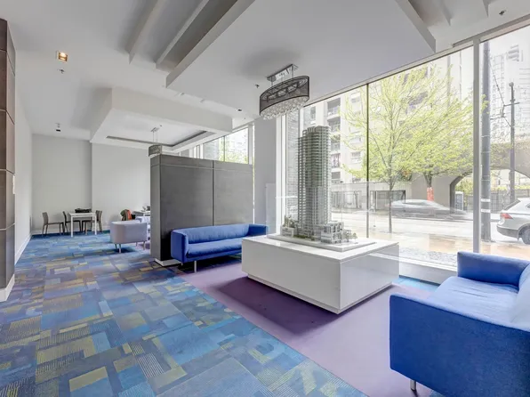 1238 Howe St #3904, Vancouver, BC V6C 3R9