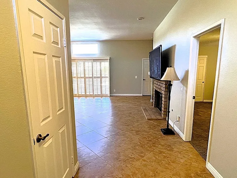 2682 Alegre Ave — Photo 7