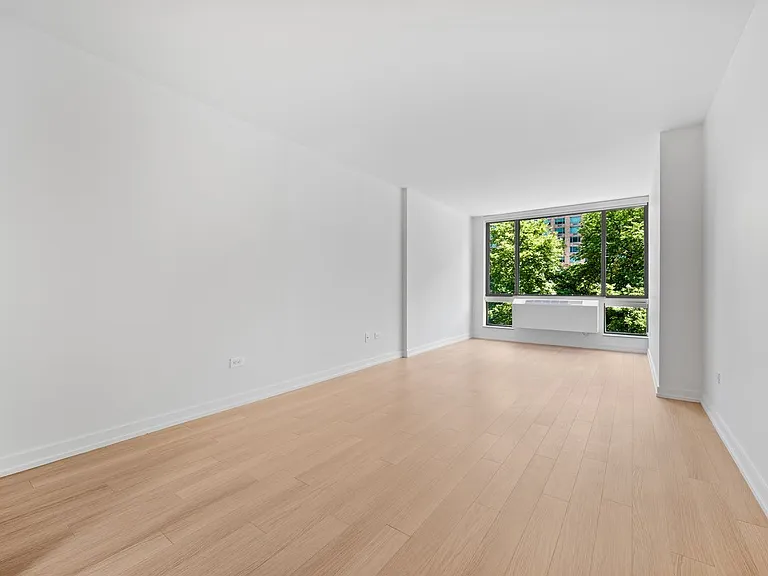 75 W End Ave #P5H — Photo 1