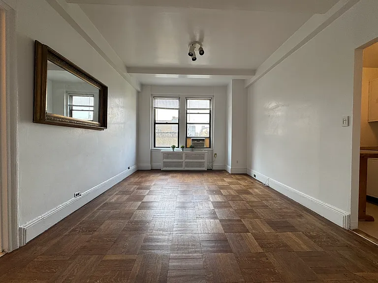 225 Central Park N #618A — Photo 1