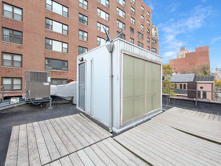 215 E 59th St #CHR — Photo 31