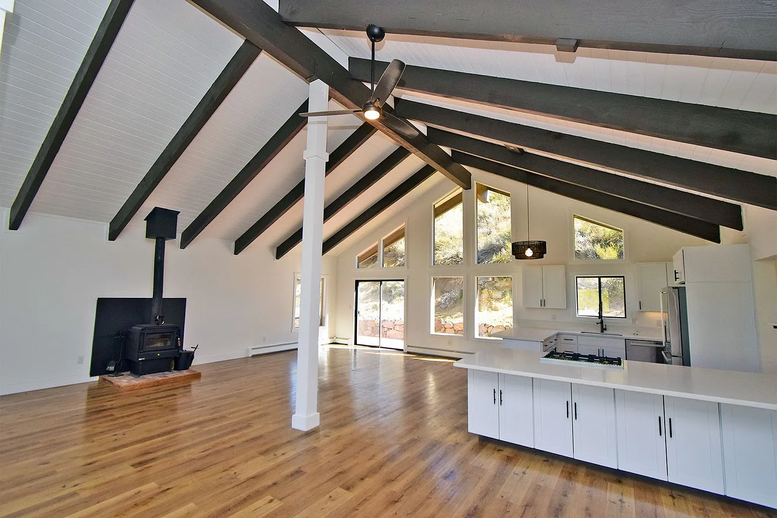 3627 Lakeview Rd photo 1