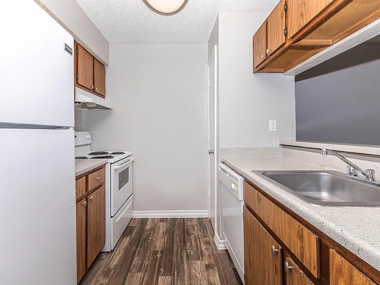 Cobblestone Apartments — Photo 31