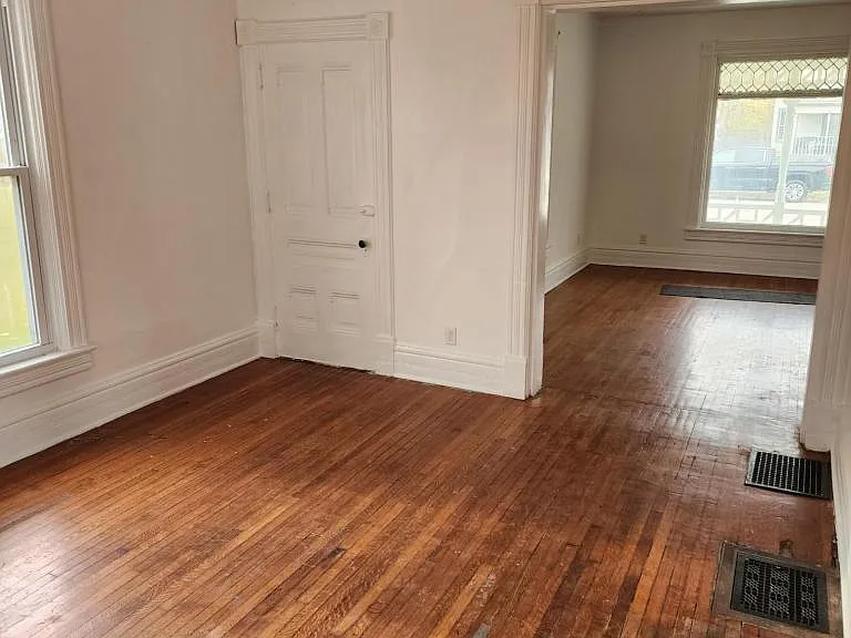 1131 S High Ave — Photo 4