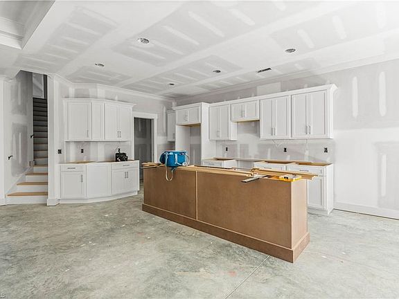 4th image of 110 N Madera Dr