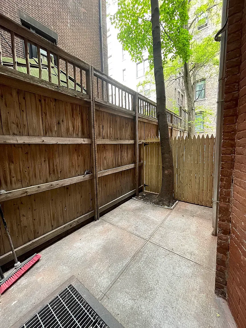 Building Photo - 23 W 76th St #1C