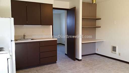 2nd image of 957 Hilyard St APT 2