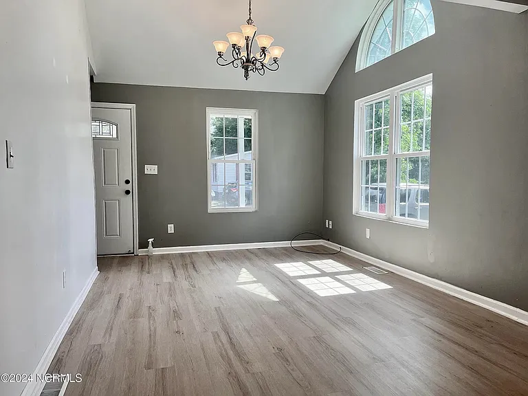 226 Tyson St — Photo 13