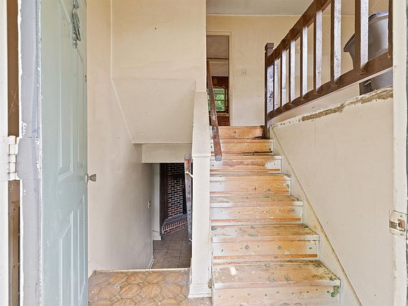 5th image of 413 Debby Ln