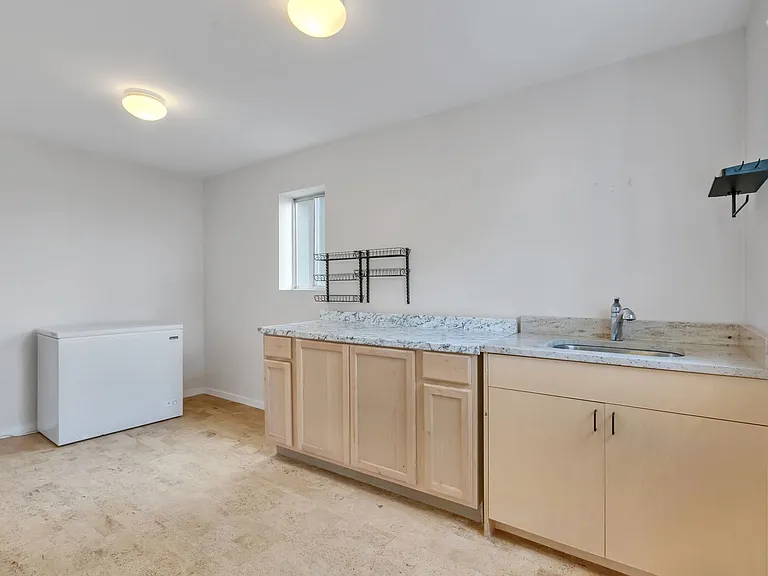 1058 California Ln SW — Photo 11