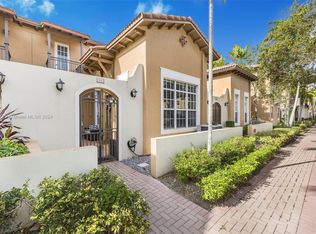 1042 SW 146th Ter, Pembroke Pines, FL 33027