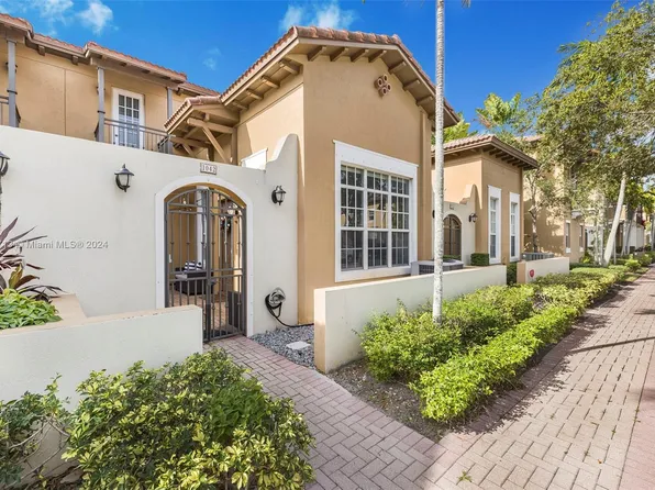 1042 SW 146th Ter, Pembroke Pines, FL 33027