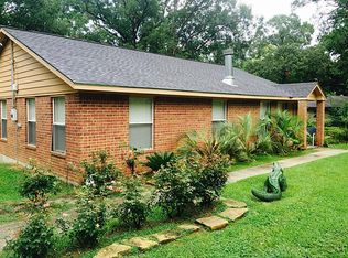 202 Valley Dr, Conroe, TX 77303