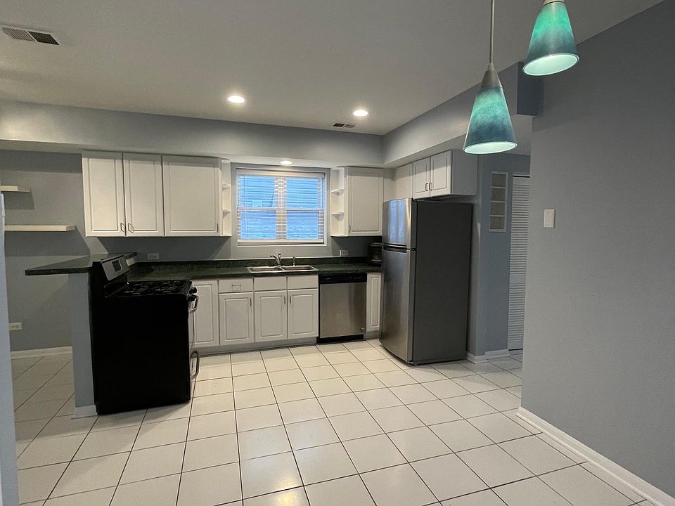 1st image of 2328 N Rockwell St #G