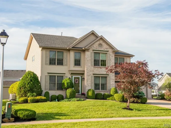 2322 Hobblebush Ln, Lake View, NY 14085