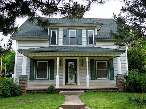 1st image of 808 E Grand Ave
